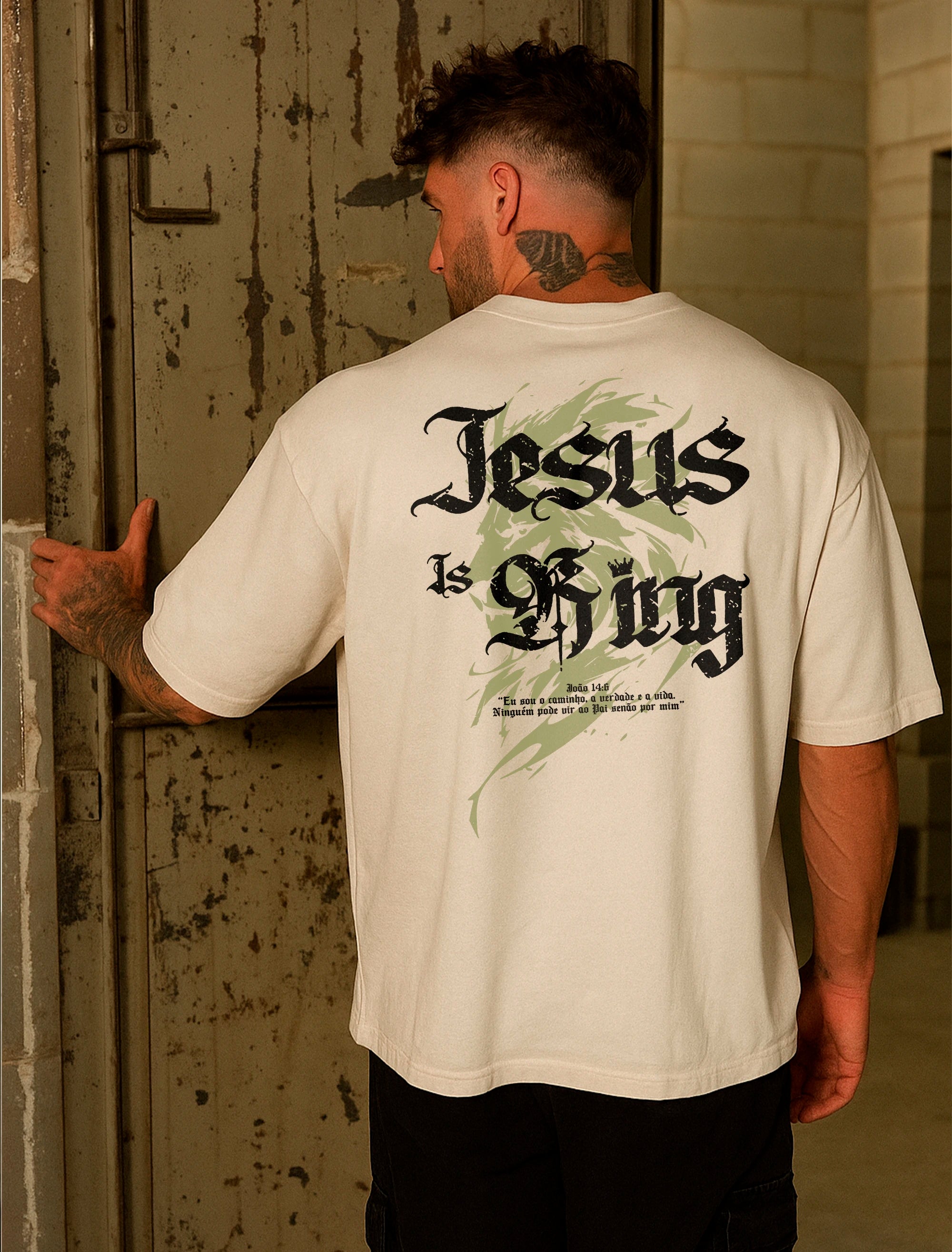 Camiseta Oversized Jesus Is King Off White
