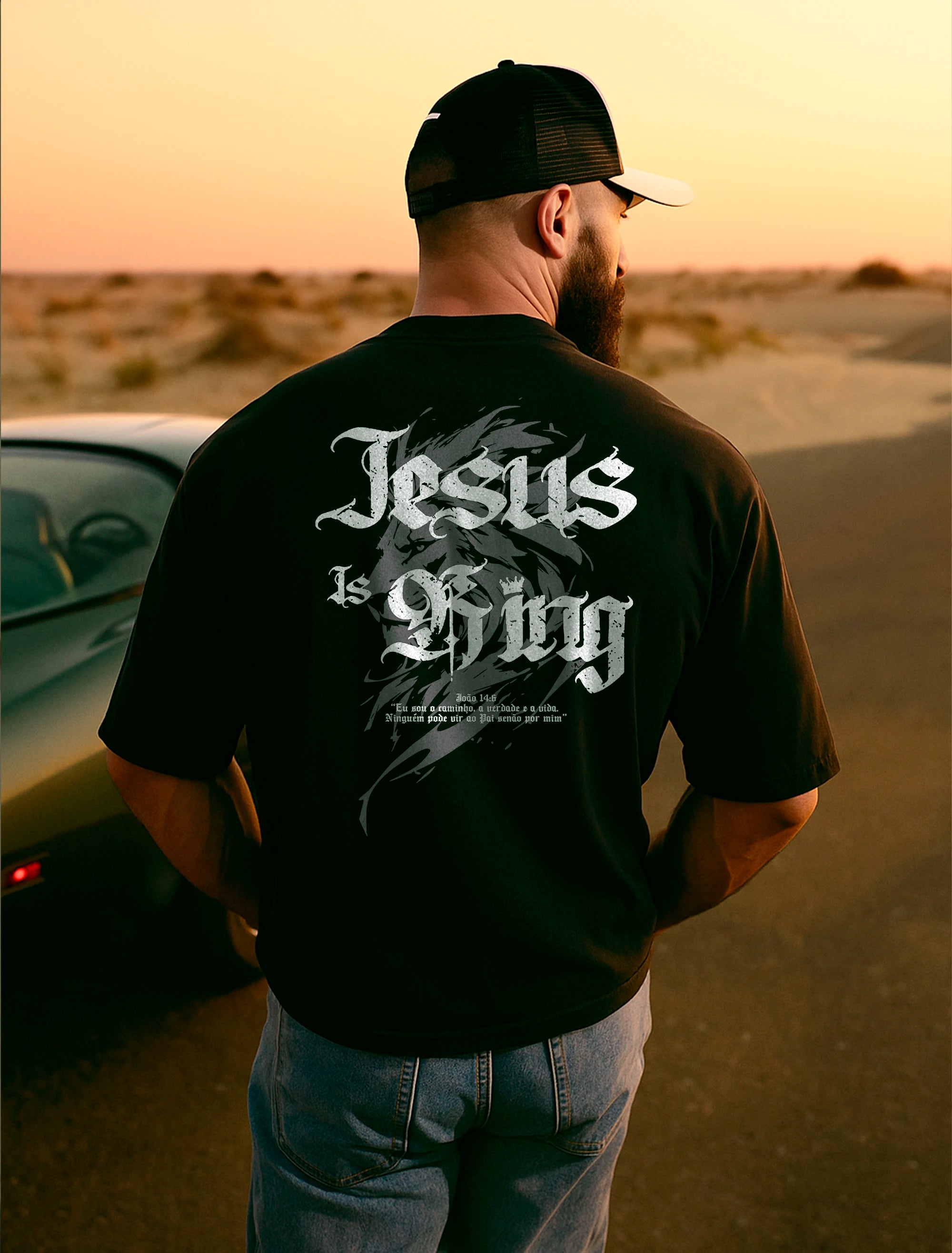 Camiseta Oversized Jesus Is King