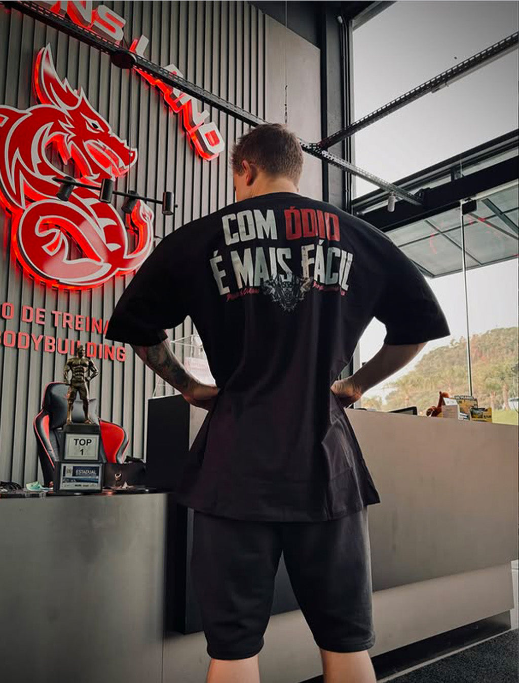 Camiseta Oversized Com Ódio é Mais Fácil