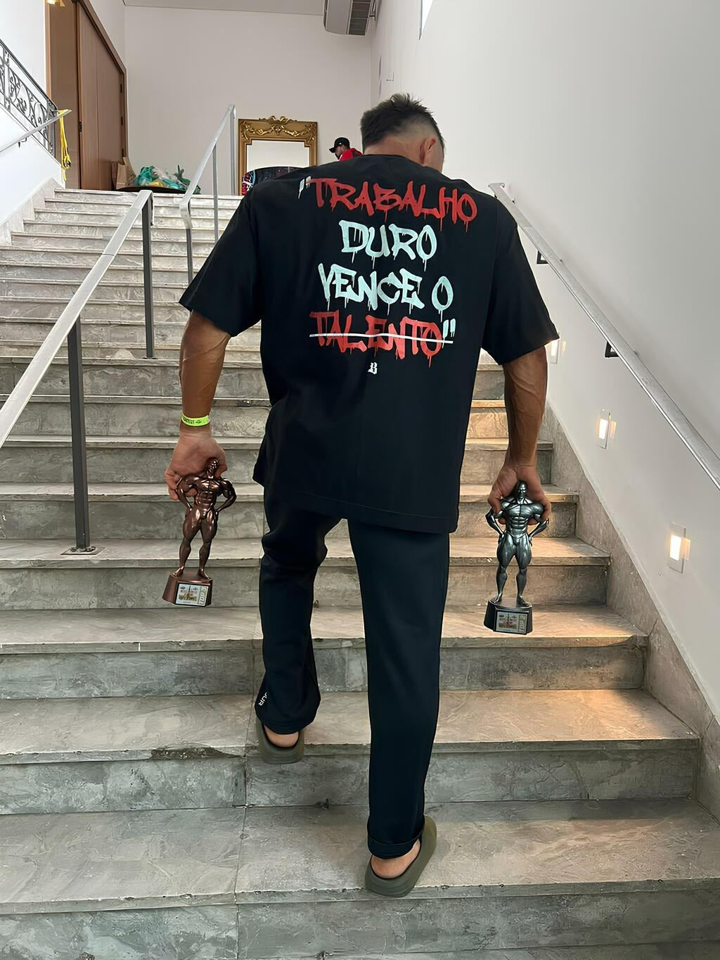 Camiseta Oversized Trabalho Duro Vence Talento Brabus