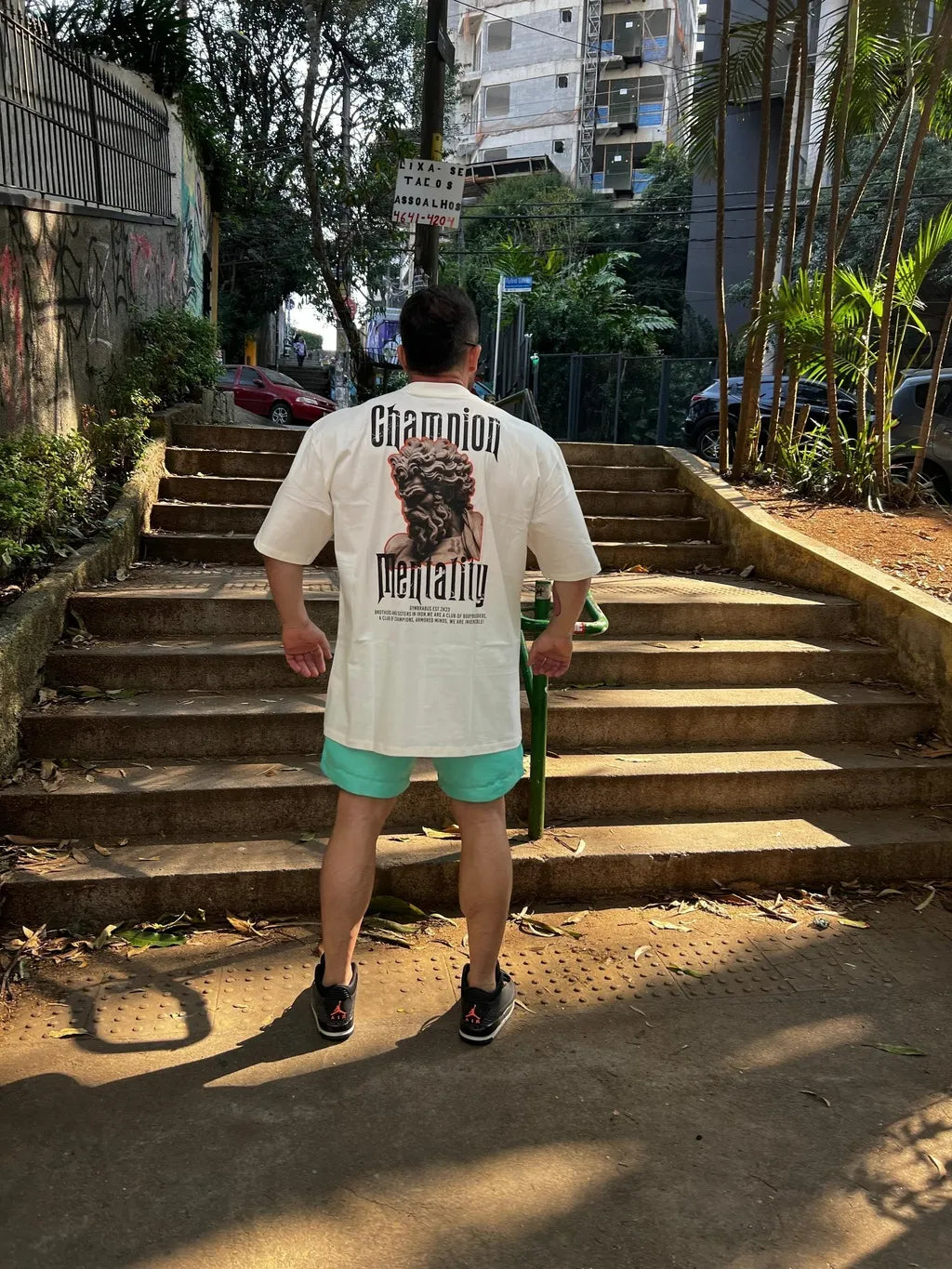 Camiseta Oversized Champion Mentality Zeus Off White