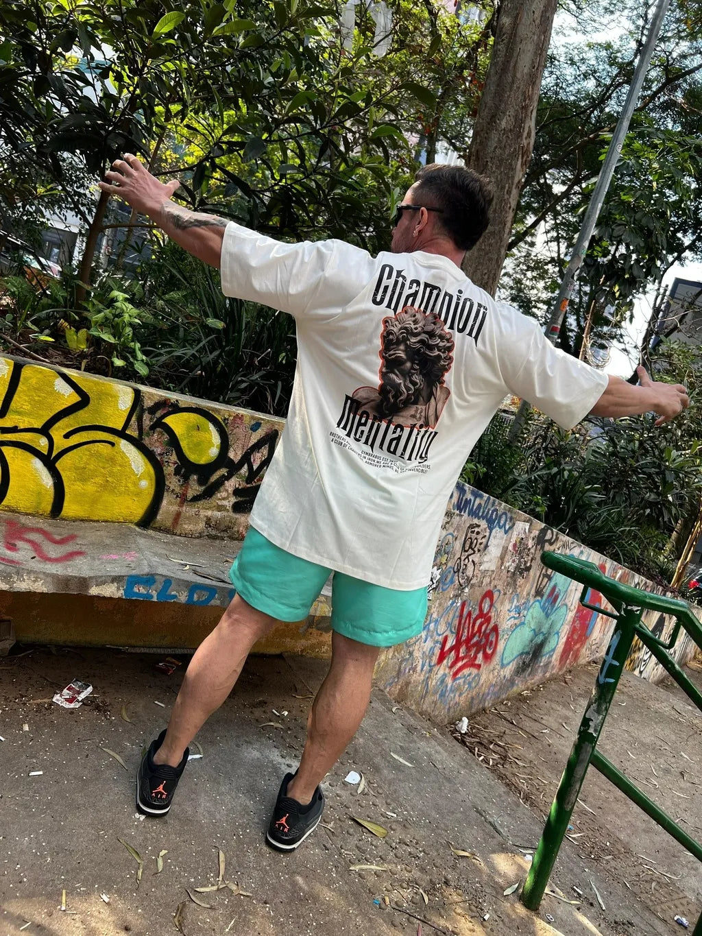 Camiseta Oversized Champion Mentality Zeus Off White